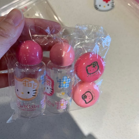 HELLO KITTY TRAVEL TOOTHBRUSH + LOTION BOTTLES - Picture 8 of 9